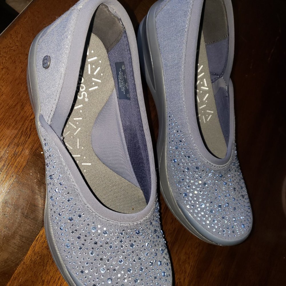 B-ZEE SLIP~ON SHOES - Picture 3 of 3